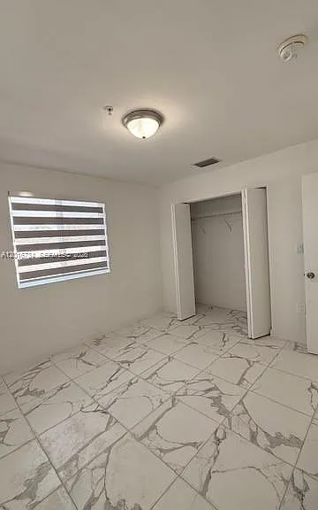 811 E 52nd St #102 — Photo 37