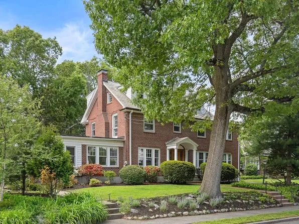 15 Agawam Rd, Newton, MA 02468