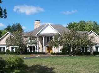 10 Willow Bay Dr, South Barrington, IL 60010