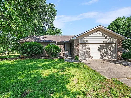 127 Grand Prairie Dr Photo 1