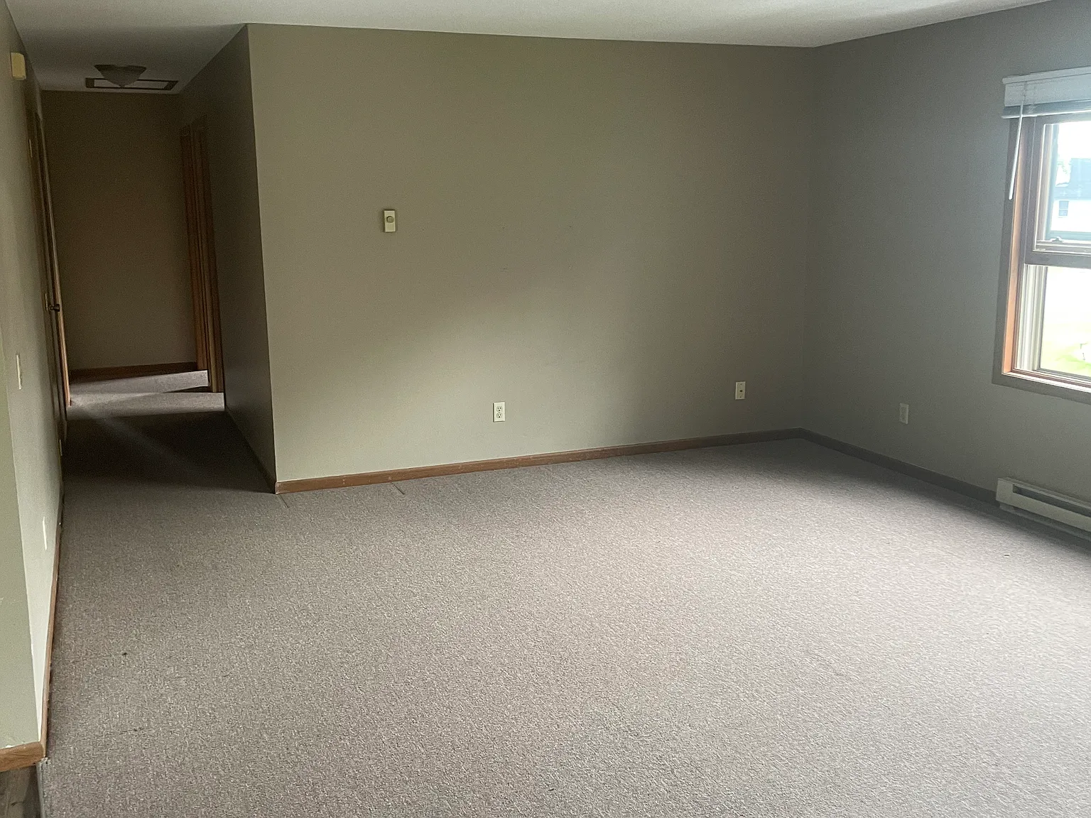 3 bed, 1300 sqft, $1,300 — Photo 2