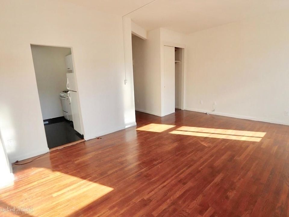 1st image of 221 E 33rd St APT 4D