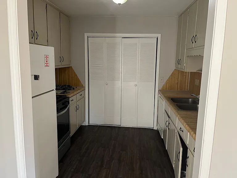 844 Park Pl NE #A — Photo 3