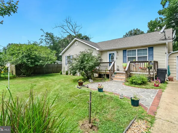 353 7th St, Colonial Beach, VA 22443