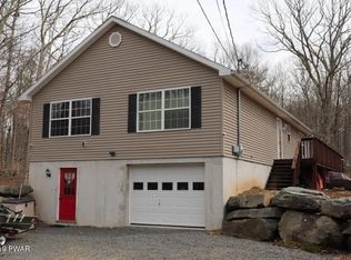114 E Lakeview Rd, Hawley, PA 18435