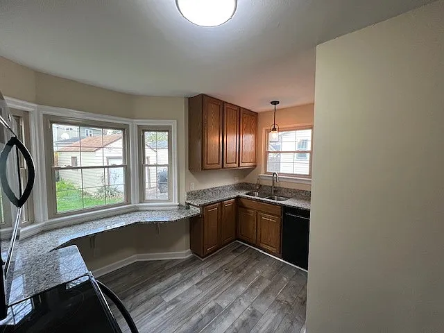 3 bed, 1.5 bath, 1371 sqft, $2,295 — Photo 4