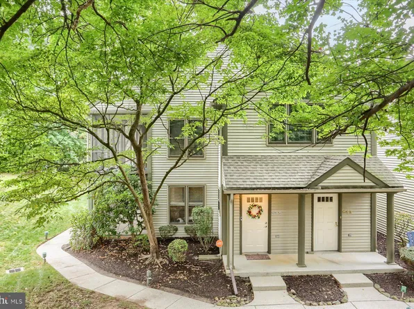 547 Roslaire Dr, Hummelstown, PA 17036