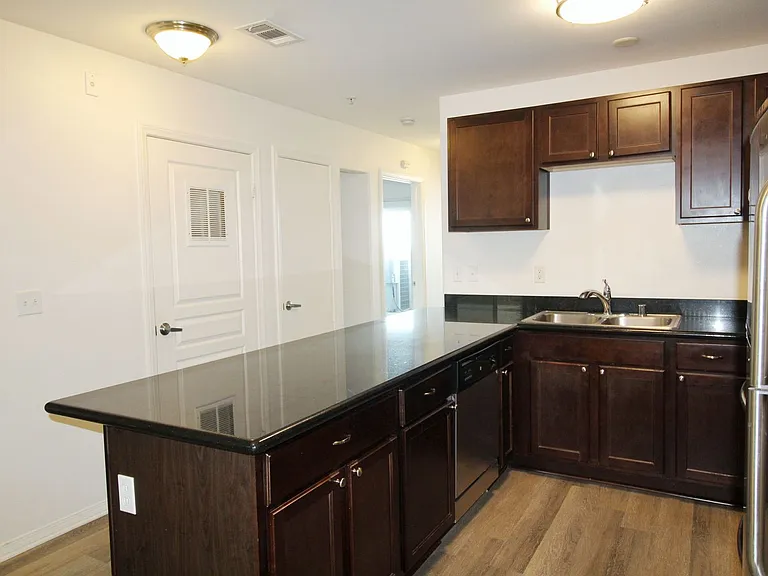 Harborview Apartments — Photo 23