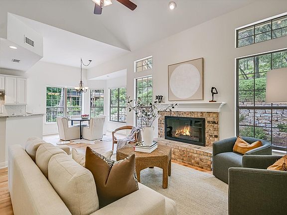 3rd image of 4028 Walnut Clay Dr