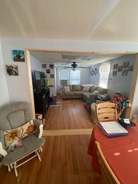 1st image of 876 Richmond Ave