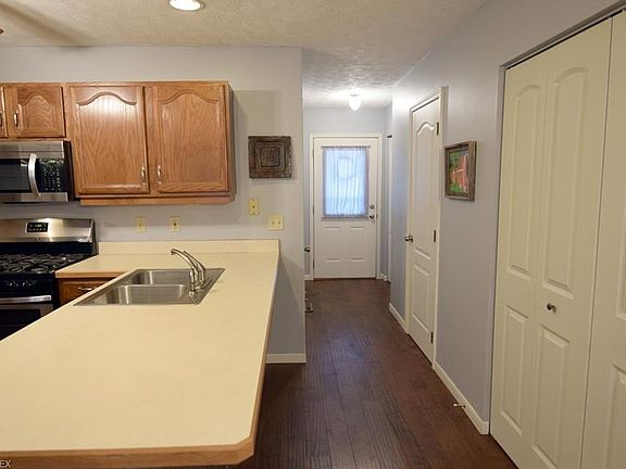 3rd image of 285 Pineview Dr NE