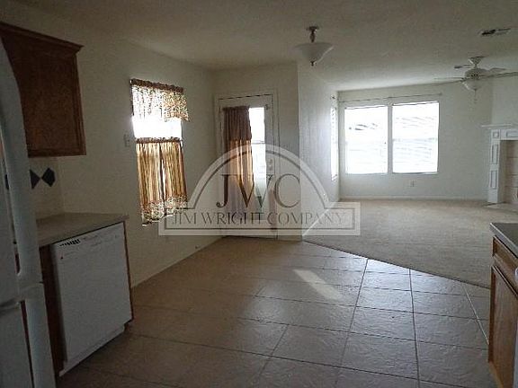 3rd image of 4409 Paintbrush Dr