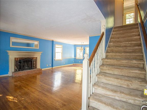 3rd image of 2476 Rhine Way