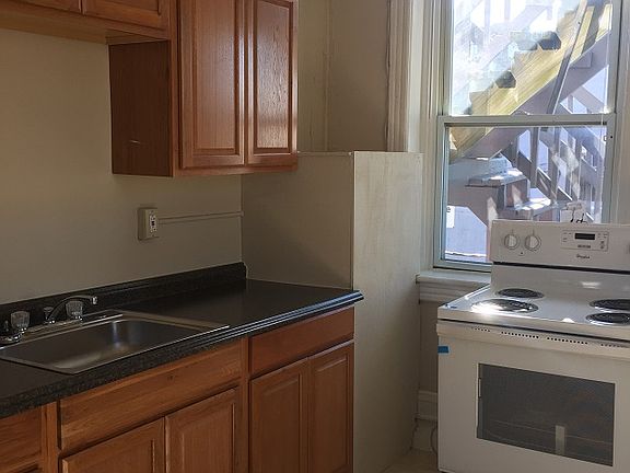 3rd image of 147 E Franklin St APT 3