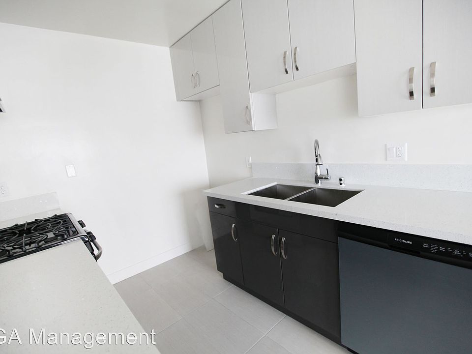 1st image of 1218 Larrabee St APT 3