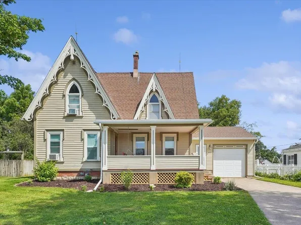 403 W Main St, Waukon, IA 52172