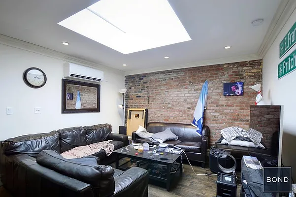 Rented by Bond New York | media 22