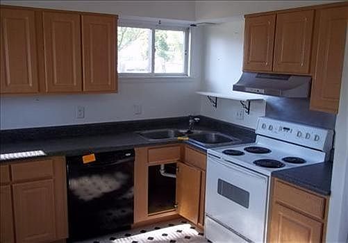 1st image of 114 Leslie Ave