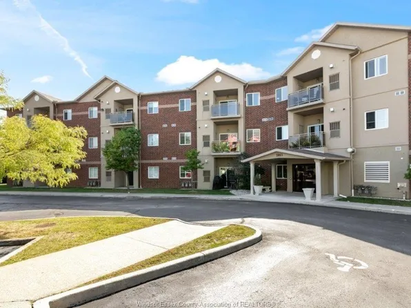 1885 Westview Park Blvd #108, Lasalle, ON N9H 2R8