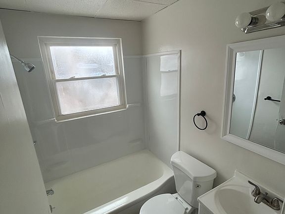 4th image of 2616 Newport Ave APT 1