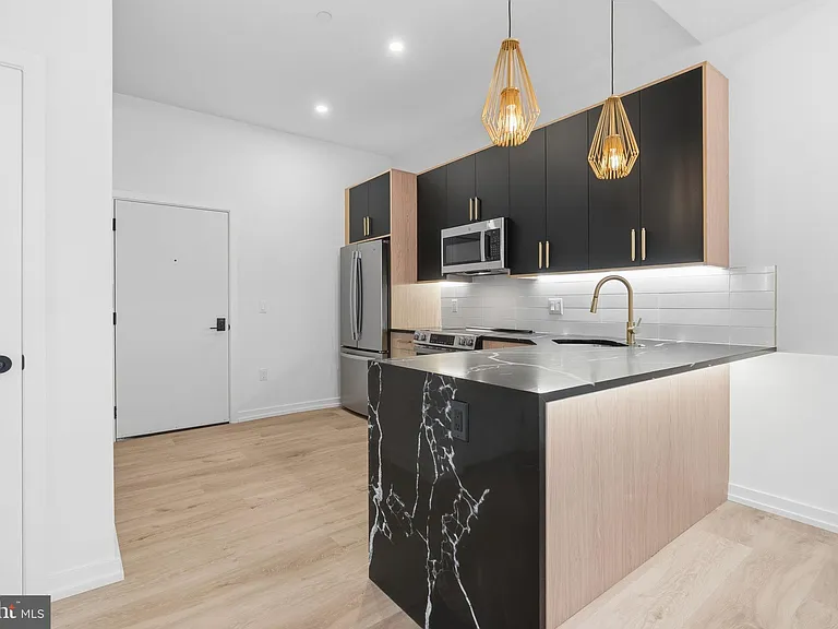 203 S 13th St #3B — Photo 4