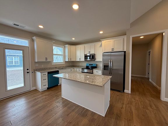 3rd image of 402 Pinehurst Way
