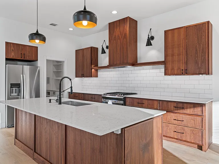 3802 Commerce St — Photo 4