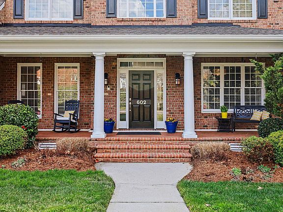 4th image of 602 Presidents Walk Ln