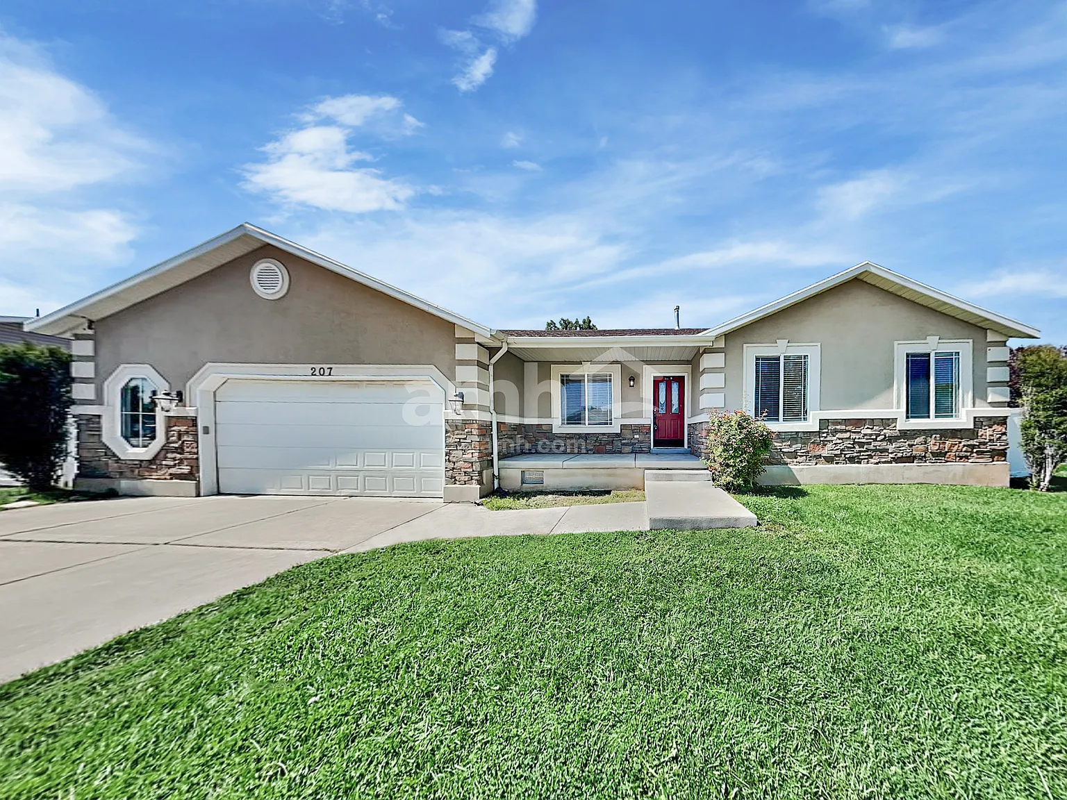 5 bed, 3.0 bath, 3040 sqft, $2,890 — Photo 1