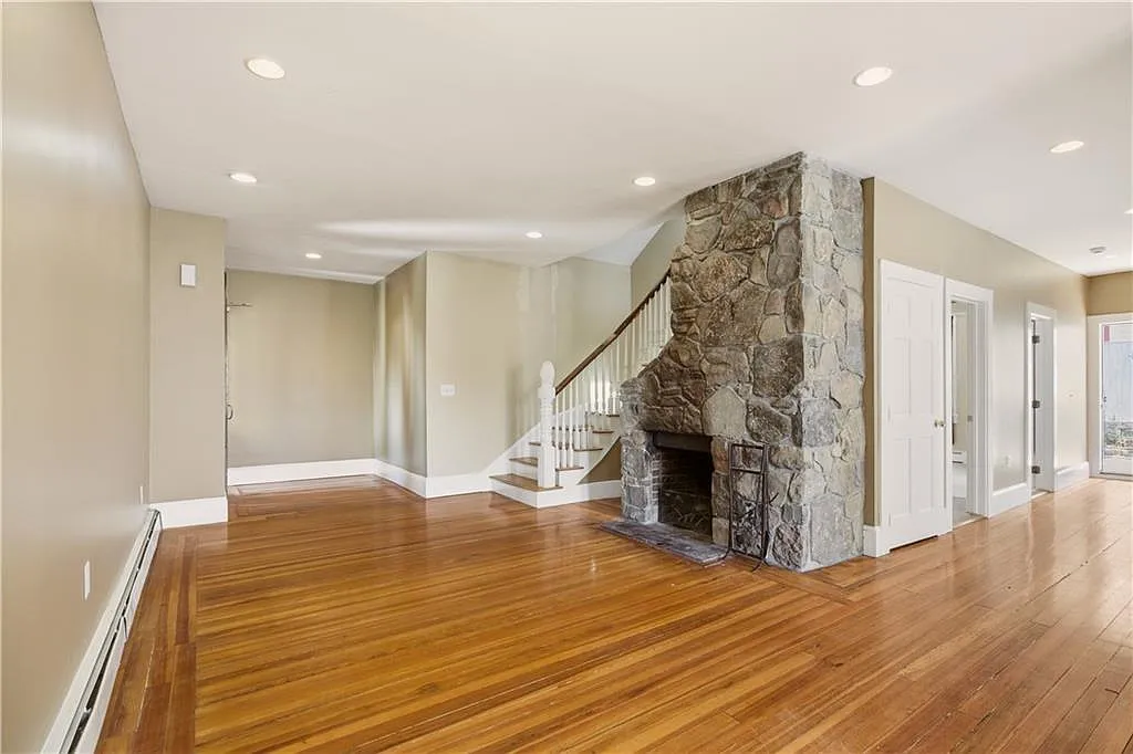 4 bed, 3.0 bath, 2522 sqft, $4,500 — Photo 4