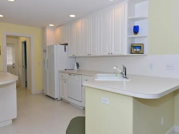 2852 W Community Dr, Jupiter, FL 33458