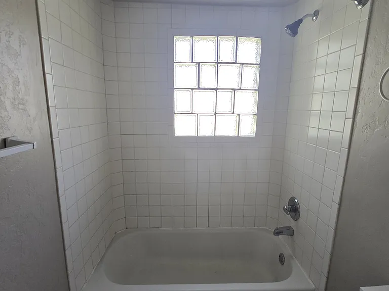 307 W Rollins Pl — Photo 11