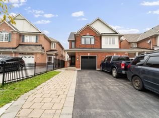 100 Hummingbird Dr #E11, Toronto, ON M1X 1Y2