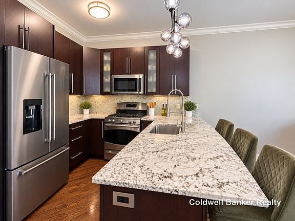 5th image of 2413 W Madison St Unit 3