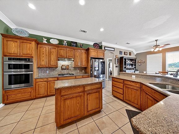 3rd image of 1035 Highland Rd
