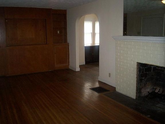 3rd image of 4936 N Evanston Ave