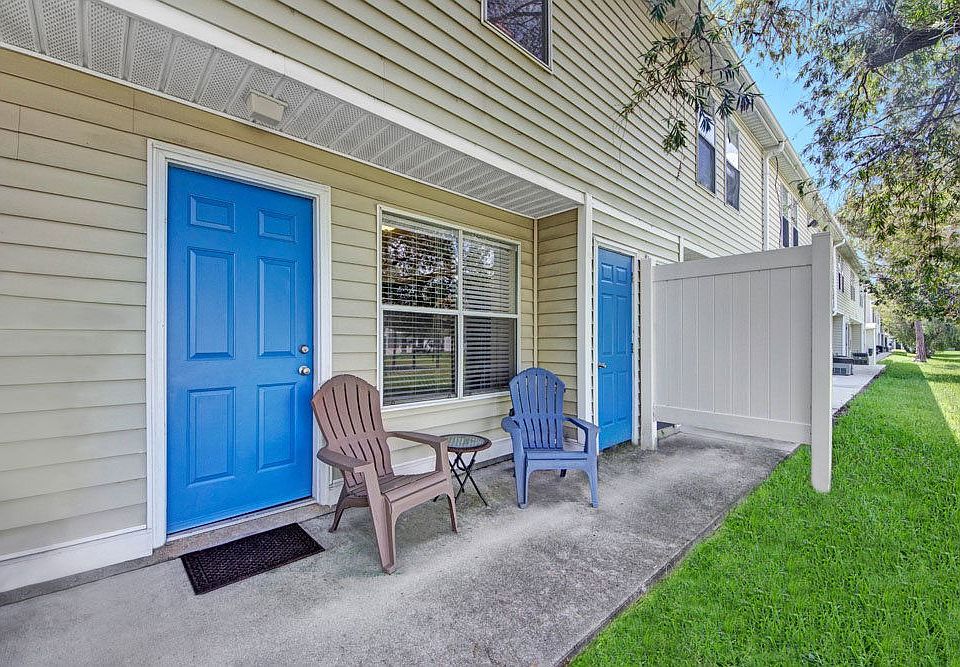 1st image of 1900 SE Hillmoor Dr #9