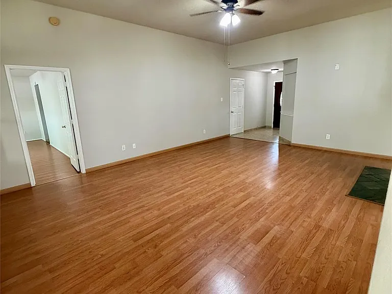 3715 Lindenfield Dr — Photo 6