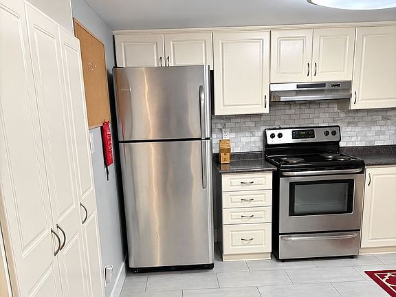5th image of 197 Honiton St #Basement