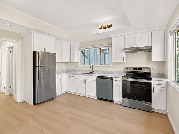 4th image of 2540 Dexter Ave N
