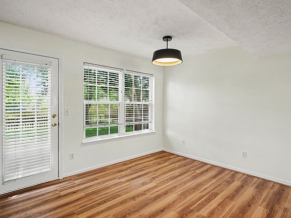 4th image of 2117 Long Meadow Dr