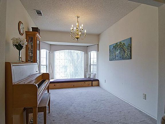 3rd image of 415 Williams St