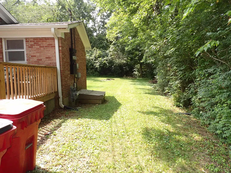 139 Lawrence St — Photo 38