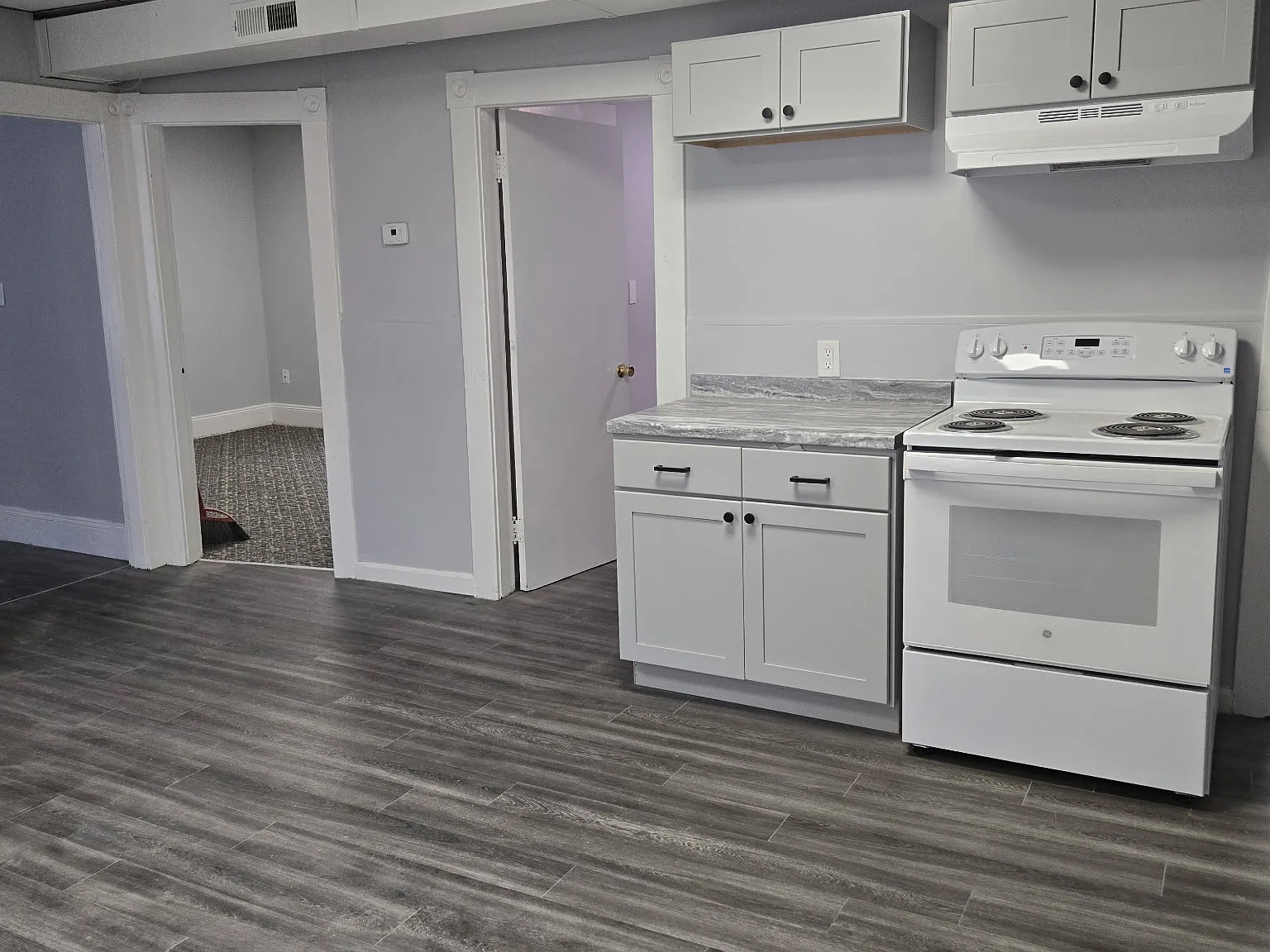 4 bed, 1000 sqft, $2,700 — Photo 2