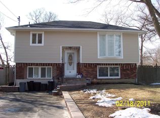 26 Lincoln Ave, Ronkonkoma, NY 11779