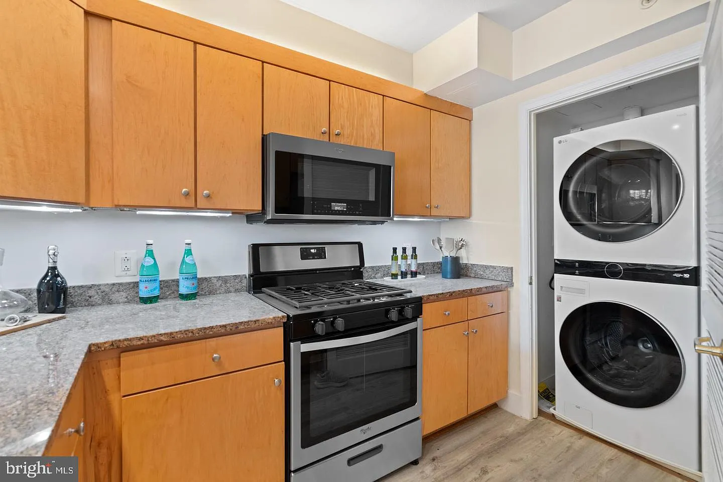 Central — Photo 2