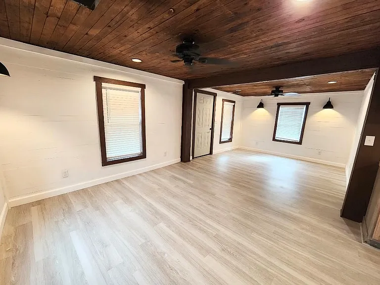 219 Eclipse St — Photo 4