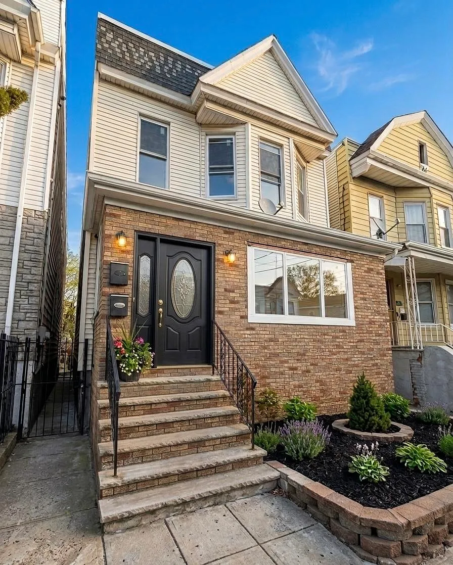 4 bed, 1.0 bath, $2,850 — Photo 2