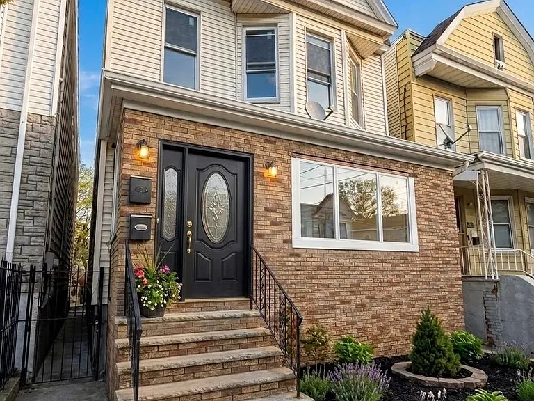 132 Bayview Ave #1 — Photo 2