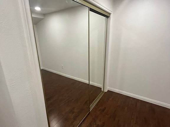 2nd image of 556 N Mar Vista Ave #560